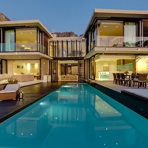 https://serenity-villa.hotels-capetown.com